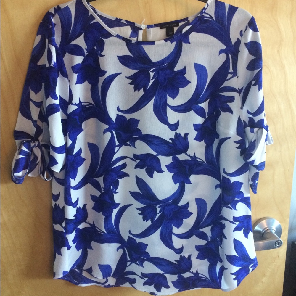 Ann Taylor floral sleeve tied shirt - size medium